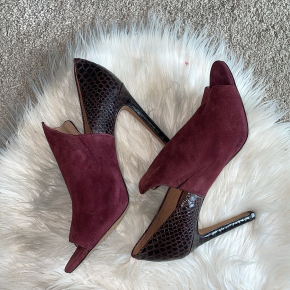 Vince Camuto NWOT Kawa Burgundy Peep Toe Heels - Picture 3 of 11